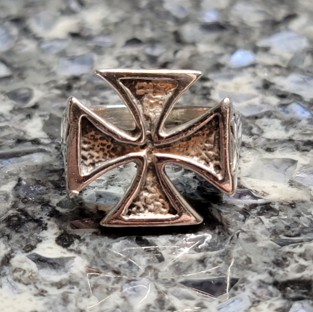 Sterling Silver Maltese Cross Ring, 11.6 g